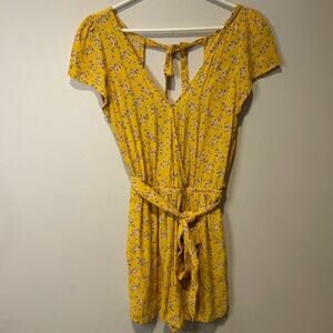 American Eagle Yellow Floral Romper Shorts Open Back S Belted Summer Vaca Hawaii